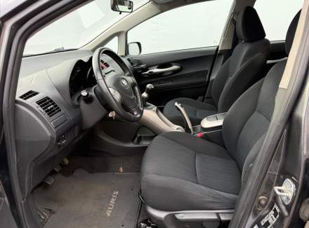 Toyota - Auris