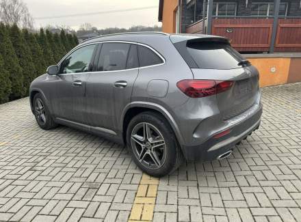 Mercedes-Benz - GLA