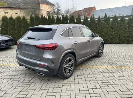 Mercedes-Benz - GLA