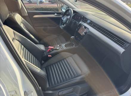 Volkswagen - Passat