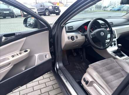 Volkswagen - Passat