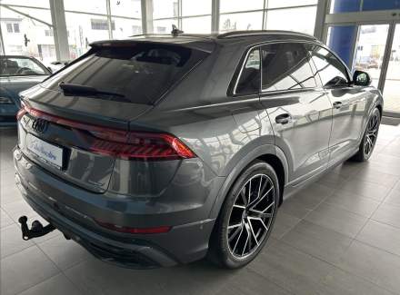Audi - Q8