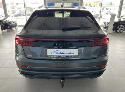 Audi - Q8