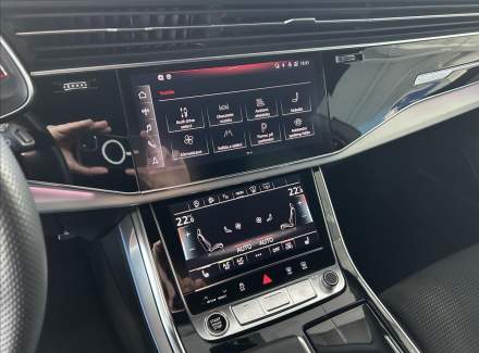 Audi - Q8