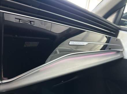 Audi - Q8