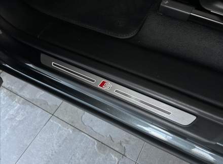 Audi - Q8