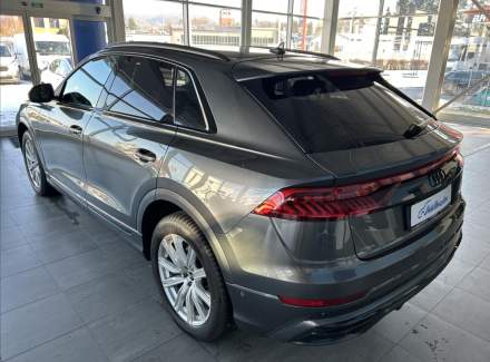 Audi - Q8