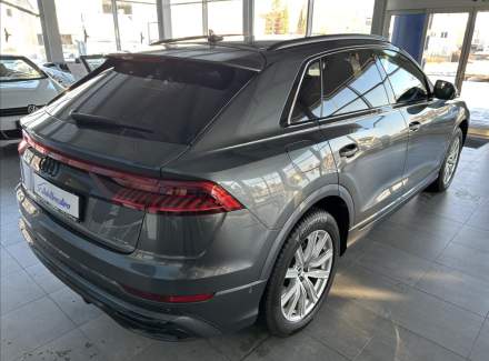 Audi - Q8