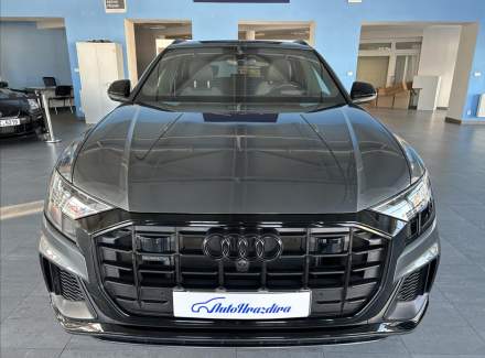 Audi - Q8