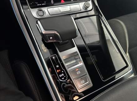 Audi - Q8