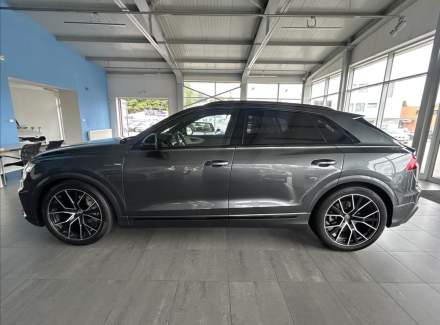 Audi - Q8