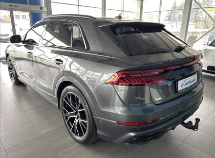 Audi - Q8