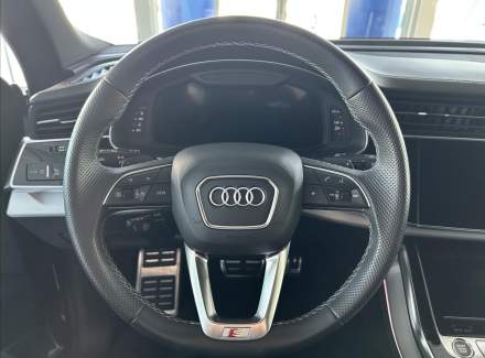 Audi - Q8