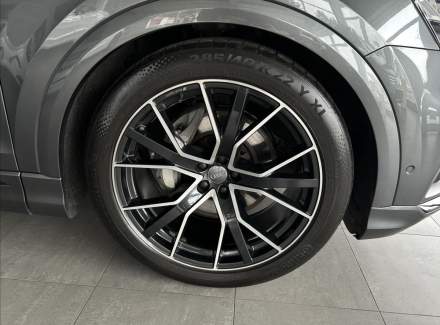 Audi - Q8