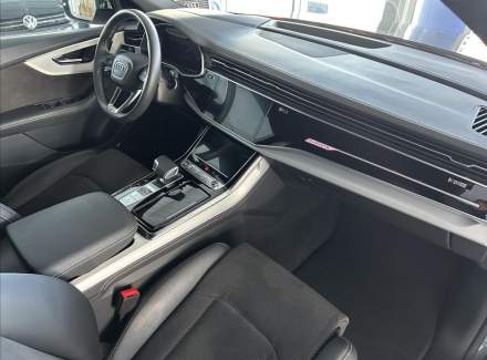 Audi - Q8