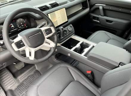 Land Rover - Defender