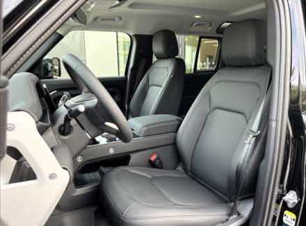 Land Rover - Defender