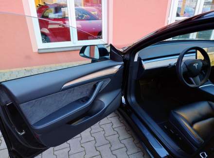 Tesla - Model 3