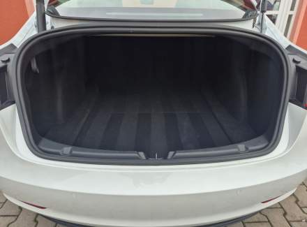 Tesla - Model 3