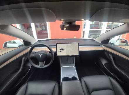 Tesla - Model 3