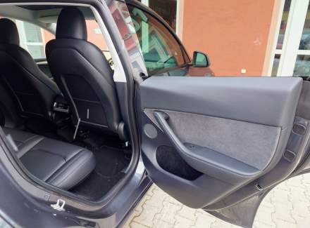 Tesla - Model Y