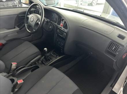 Hyundai - Elantra