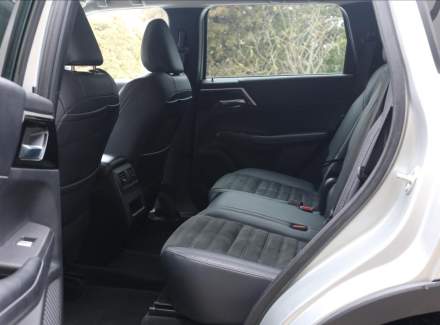 Mitsubishi - Outlander