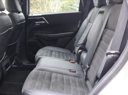 Mitsubishi - Outlander