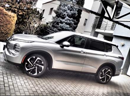 Mitsubishi - Outlander