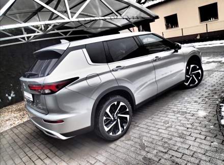 Mitsubishi - Outlander
