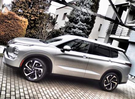 Mitsubishi - Outlander