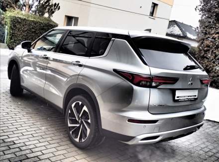 Mitsubishi - Outlander