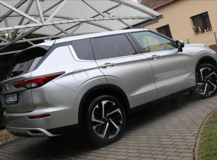 Mitsubishi - Outlander