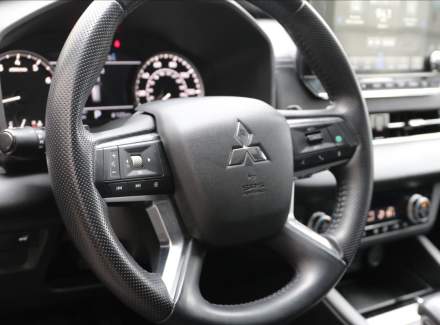 Mitsubishi - Outlander