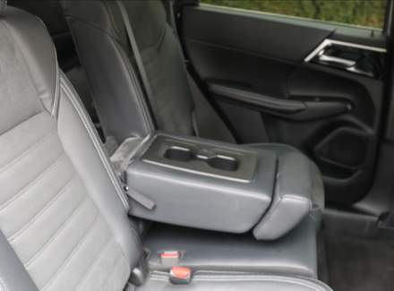 Mitsubishi - Outlander