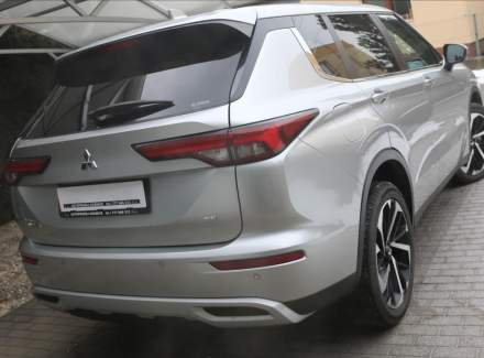 Mitsubishi - Outlander