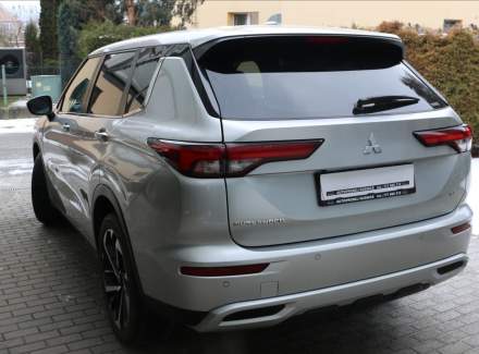 Mitsubishi - Outlander