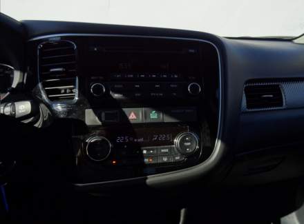 Mitsubishi - Outlander