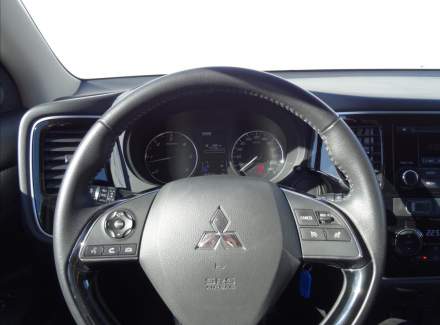 Mitsubishi - Outlander