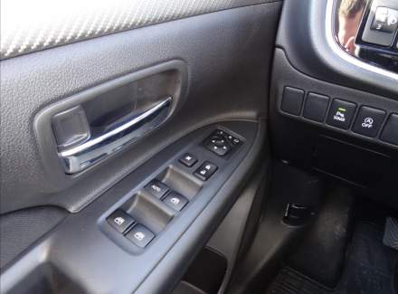 Mitsubishi - Outlander