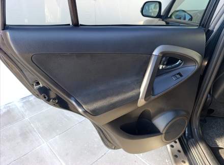 Toyota - RAV 4