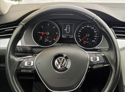 Volkswagen - Passat
