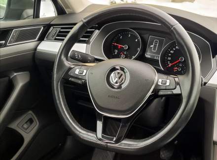 Volkswagen - Passat