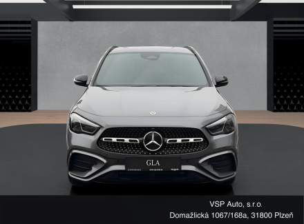 Mercedes-Benz - GLA