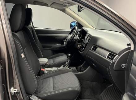 Mitsubishi - Outlander