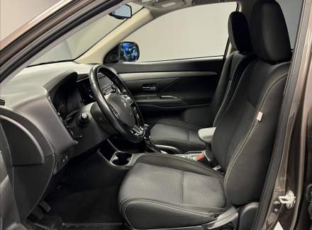 Mitsubishi - Outlander