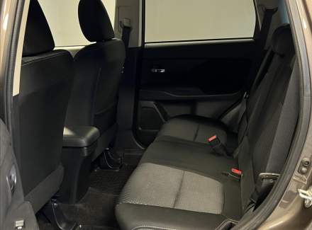 Mitsubishi - Outlander