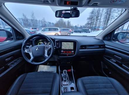 Mitsubishi - Outlander