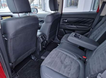 Mitsubishi - Outlander