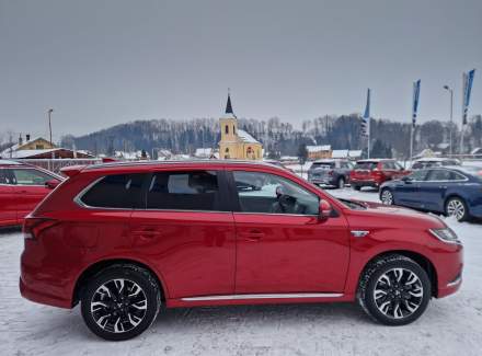 Mitsubishi - Outlander